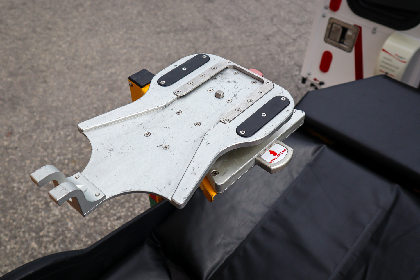 Top-down of a Rowland Emergency critical care pole with a Ferno D360 adaptor and CardioHelp mounting system attached to the pole system.