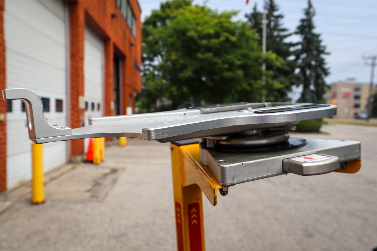 Close-up of a Rowland Emergency critical care pole with a Ferno D360 adaptor and CardioHelp mounting system attached to the pole system.