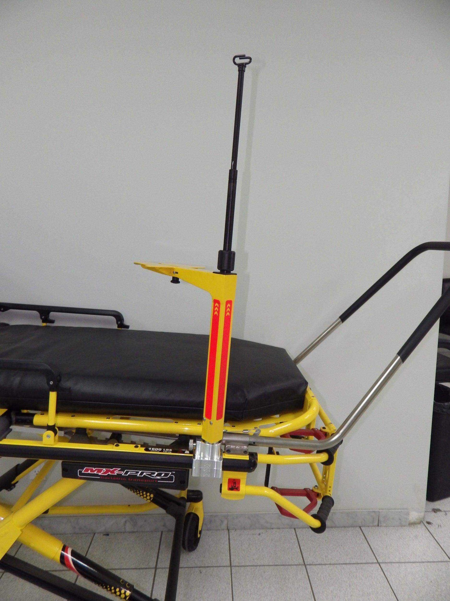 Defibrillator mounting block for Stryker® Bariatric/MX-PRO R3 by Rowland Emergency, providing secure mounting and easy access to defibrillators during patient transport.