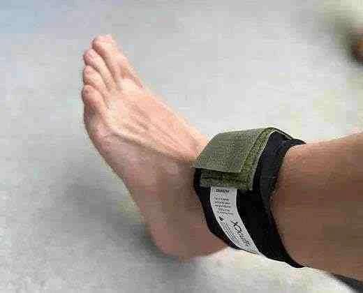 XDcuff® restraint starter pack - metal, designed for durable and secure patient restraint during transport.