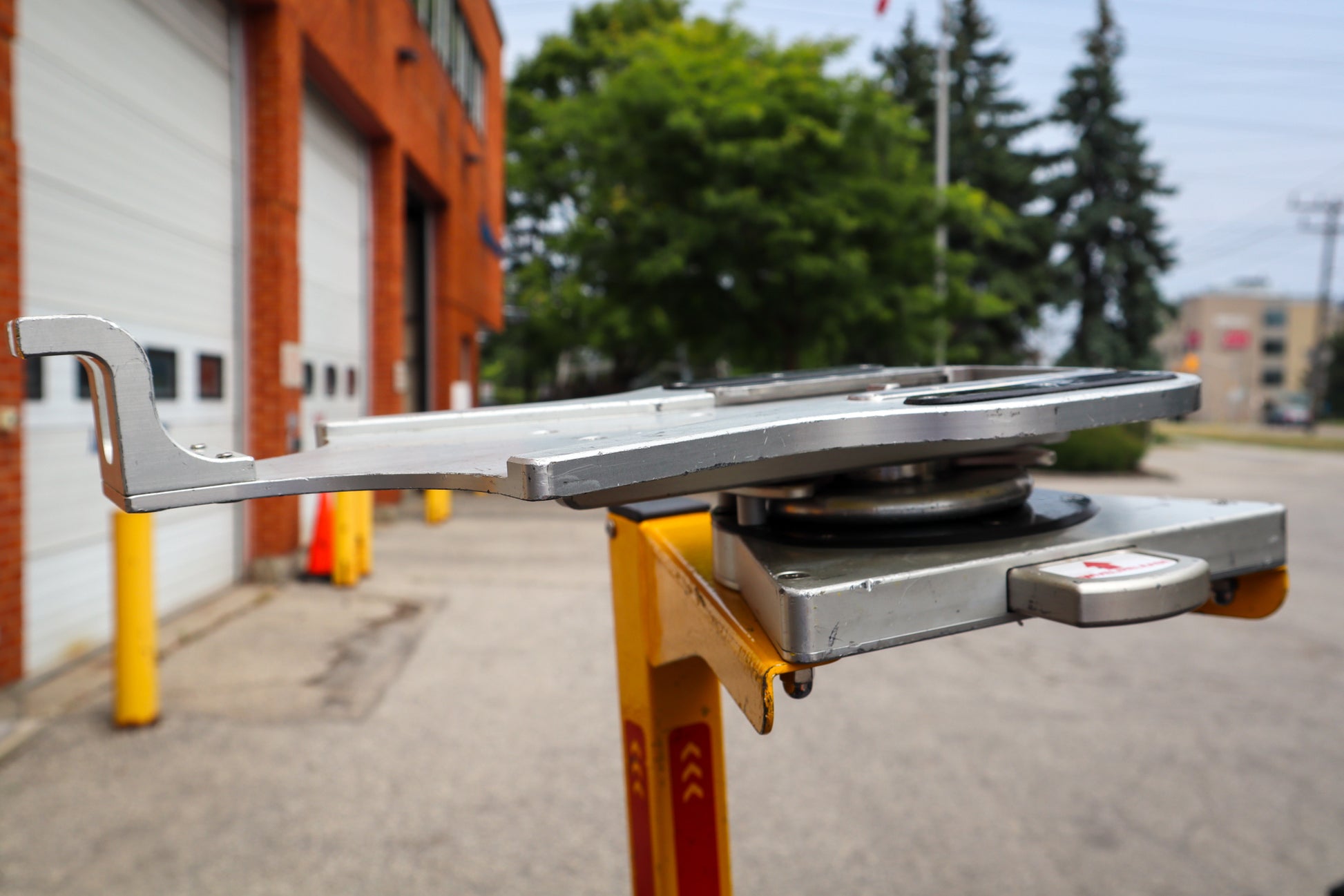 Close-up of a Rowland Emergency critical care pole with a Ferno D360 adaptor and CardioHelp mounting system attached to the pole system.