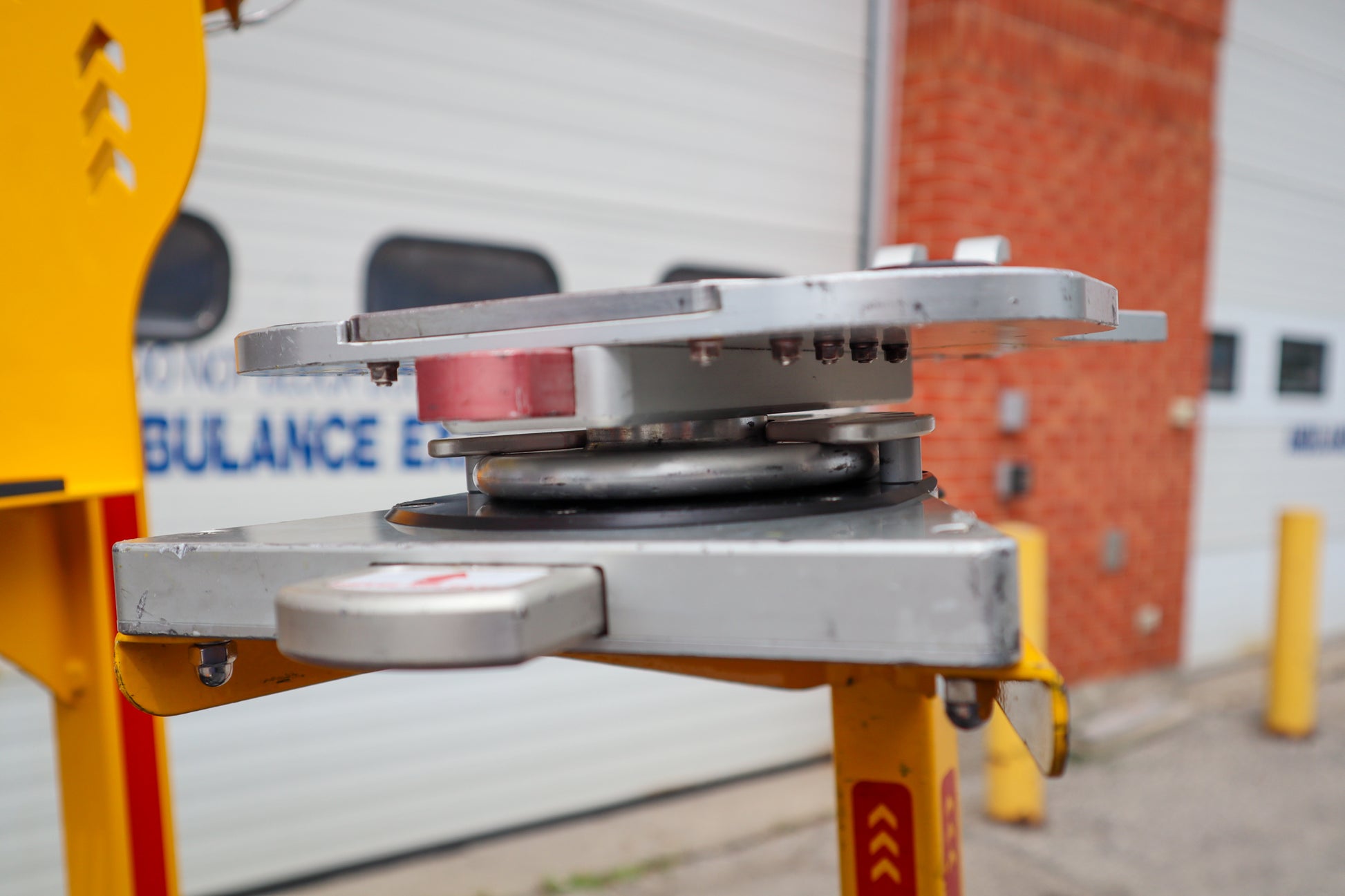 Close-up of a Rowland Emergency critical care pole with a Ferno D360 adaptor and CardioHelp mounting system attached to the pole system.