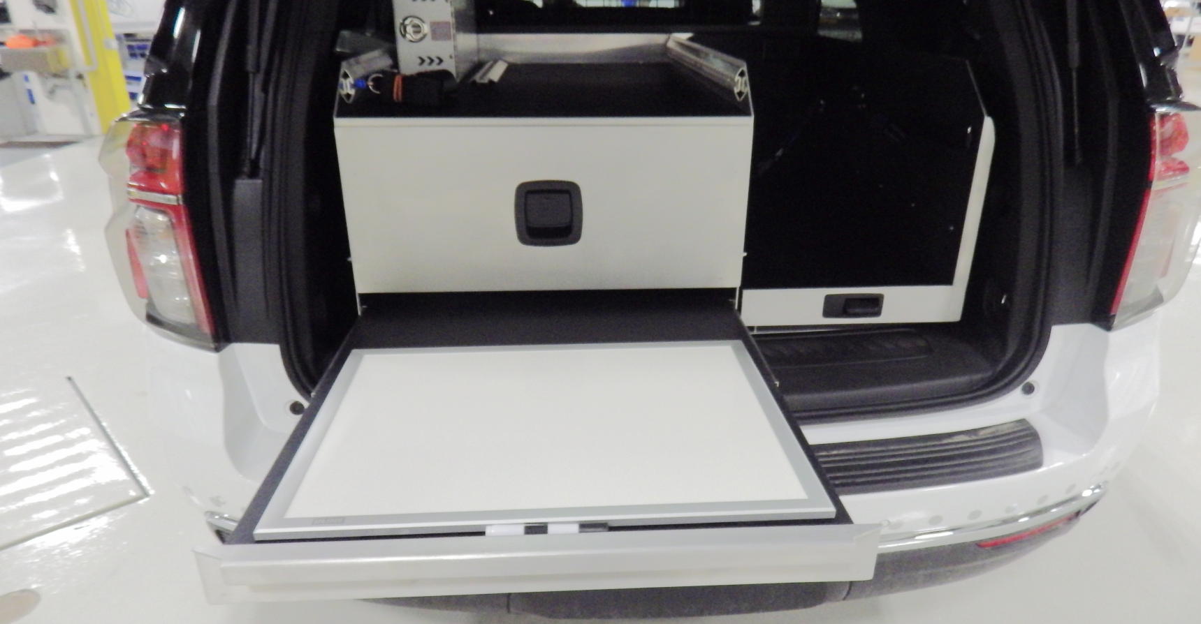 L drawer and desk rear storage system for emergency response vehicles, designed for organized equipment storage and easy access.