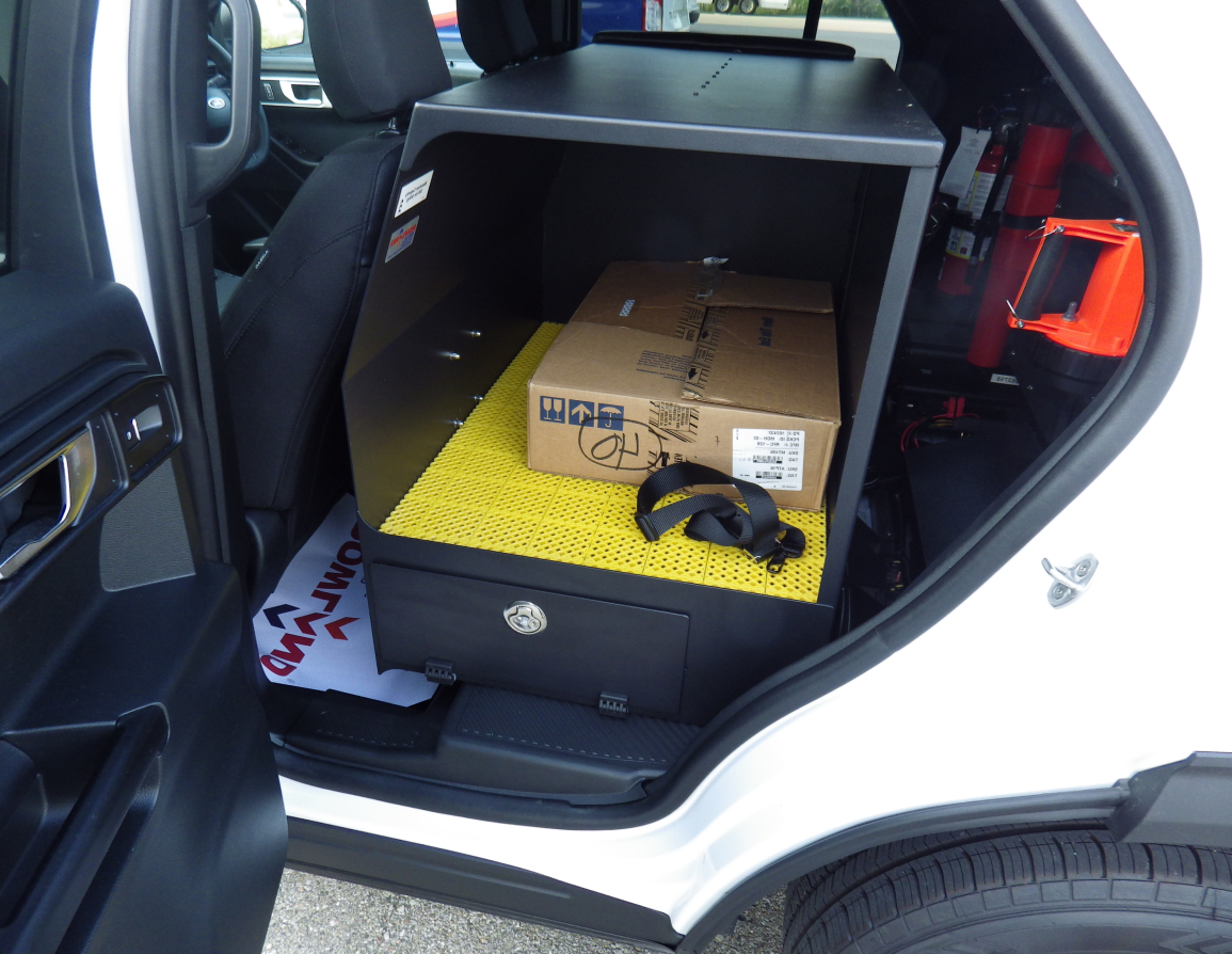 Standard left and centered storage system for the Ford Explorer, designed for efficient organization and easy access.